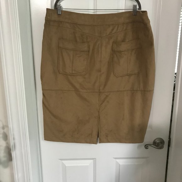Fashionable tan skirt with pockets Liz Claiborne Woman 20W - Looks like suede! - Picture 3 of 6